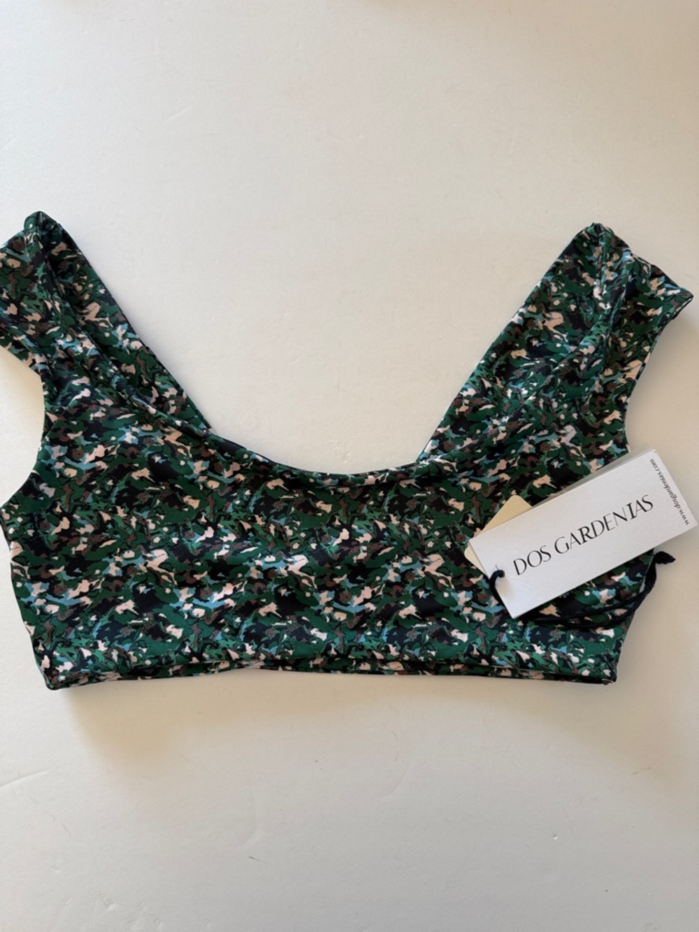 Dos Gardenias swim top women’s 4 NWT